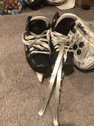 Used Junior Bauer Supreme S190 Hockey Goalie Skates Size 7