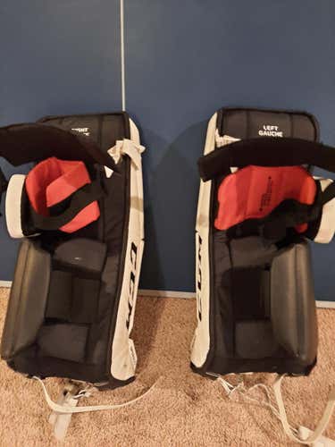 White Used Youth 24" CCM Y Flex Goalie Leg Pads
