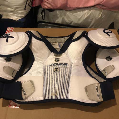 Senior Large Reebok 6K  Shoulder Pads