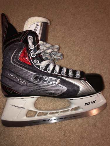 Senior Bauer X50 Regular Width  Size 7 Hockey Skates