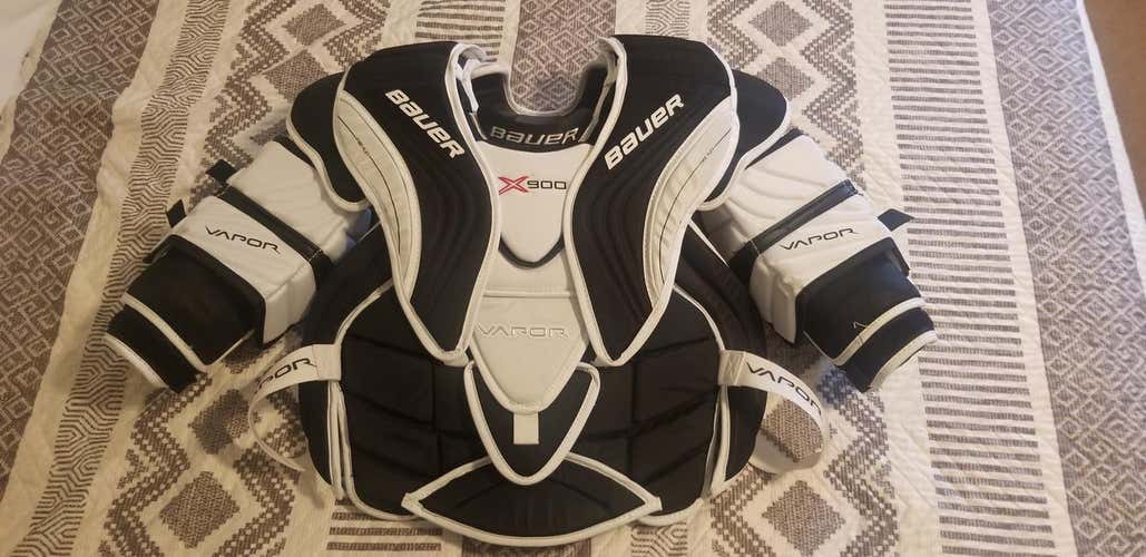 Vapor X900 Used Intermediate Large Bauer Goalie Chest Protector