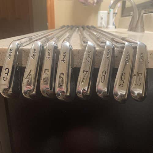 Men's Right Handed Apex Plus Stiff Flex Iron Set