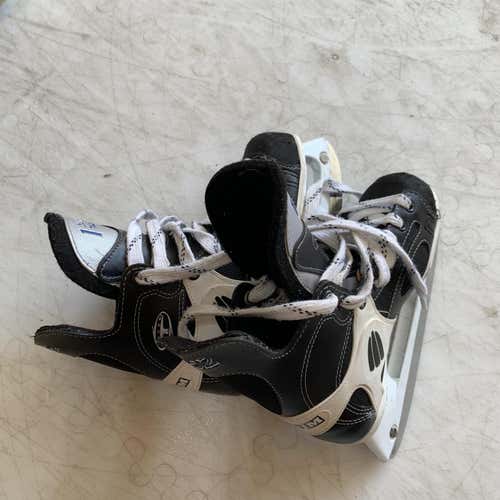 Youth CCM Tacks Size 3 Hockey Skates