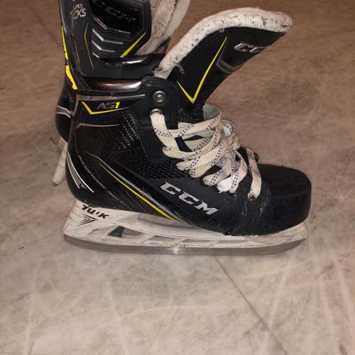 Senior CCM Super Tacks AS1 Skates Regular Width  Size 6.5 Hockey Skates
