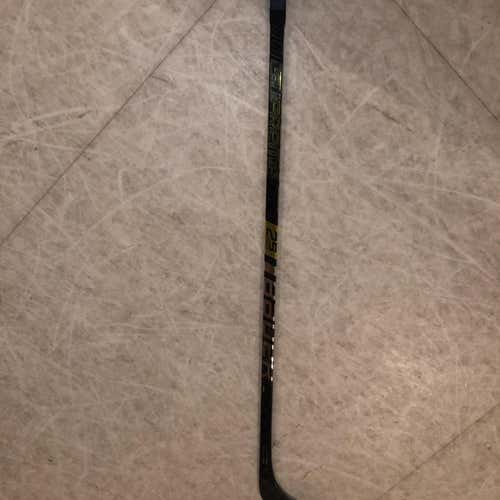 Senior Right Handed Supreme 2S Pro Mid Pattern  Hockey Stick