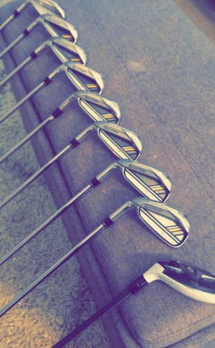 Left Hand Taylormade Rocketbladez Regular Flex Steel Shaft Iron Set (4i-PW, AW) & TM Rescue 3 Hybrid