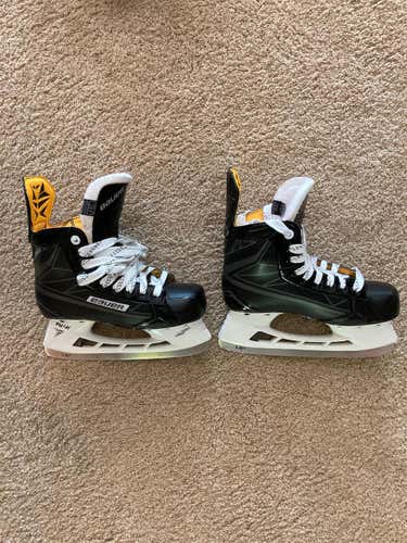 Junior Bauer Supreme Comp Regular Width Size 3.5 Hockey Skates