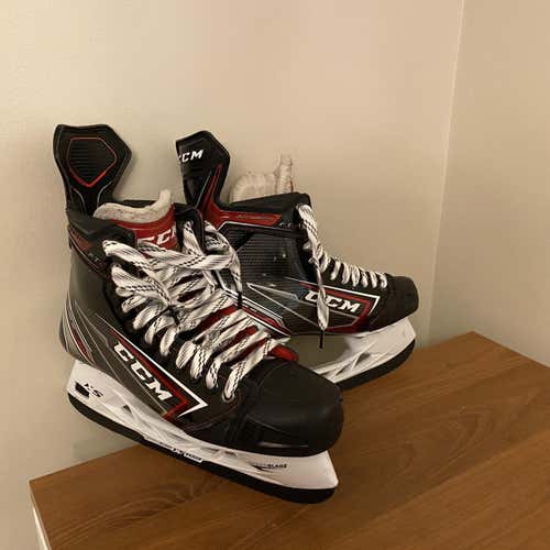 Senior CCM JetSpeed FT2 Regular Width Size 9.5 Hockey Skates