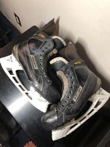 Senior Bauer Supreme 180 Regular Width  Size 10.5 Hockey Skates