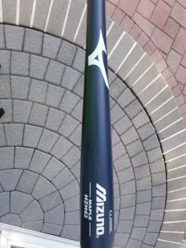 New High School/College Training Mizuno Wood MZM62 Bat (-3) 30 oz 33"