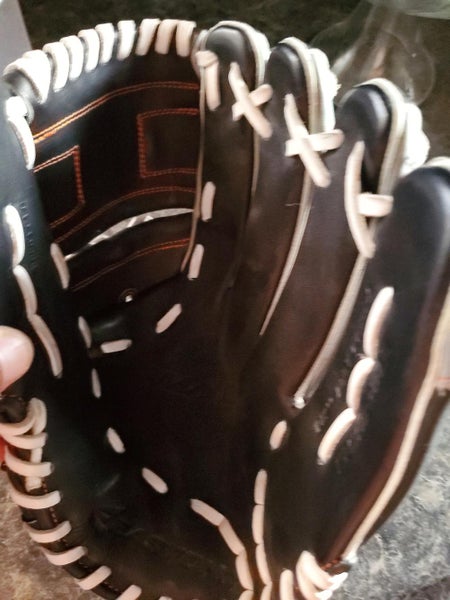 Gray Used Adult Easton Right Hand Throw Pitcher's Mako Baseball Glove 12"