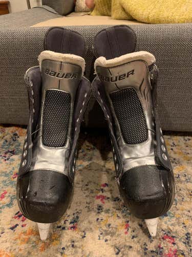 Junior Bauer Vapor Regular Width  Size 6 Hockey Skates