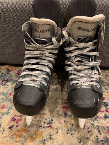 Junior Bauer Vapor Regular Width  Size 5 Hockey Skates