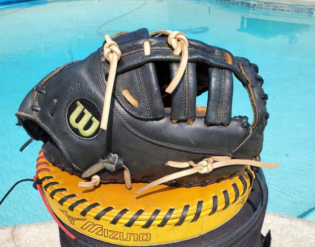 Wilson Right Hand Throw First Base A2000 Baseball Glove 12"