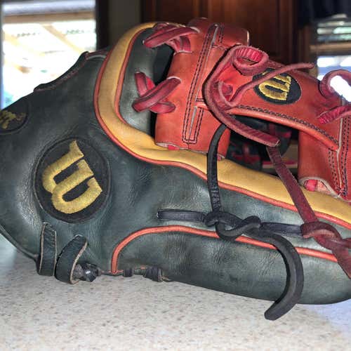 Used High School/College Wilson Right Hand Throw Infield A2K Datdude Baseball Glove 11.5"