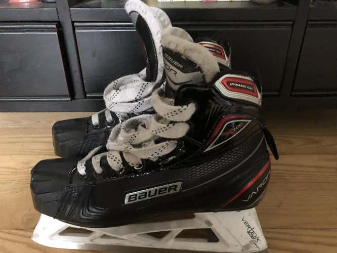 Used Junior Bauer Vapor X700 Hockey Goalie Skates Regular Width Size 5.5