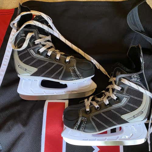 Youth Bauer Size 1 Hockey Skates