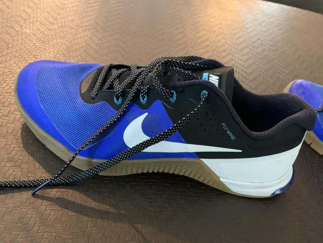 Blue Used Adult Men's Size 12 Nike Squash Shoes