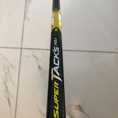 Senior Right Handed Super Tacks AS1 Toe Pattern Pro Stock Hockey Stick