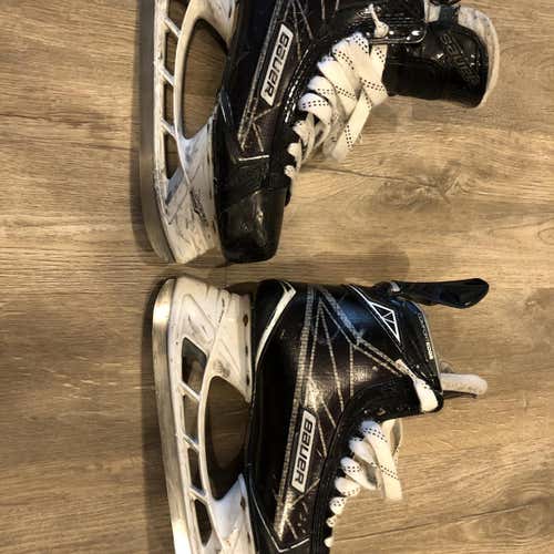 Senior Bauer Supreme 1S Regular Width Size 9.5 Hockey Skates