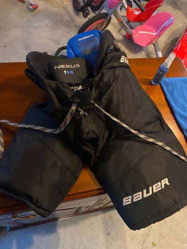 Junior Medium Bauer Hockey Pants
