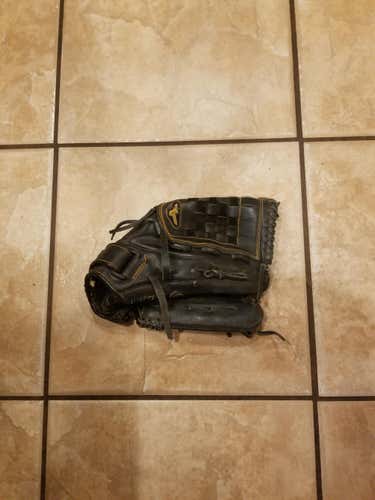 Black Used High School/College Mizuno Right Hand Throw Outfield MVP Prime Softball Glove 13"