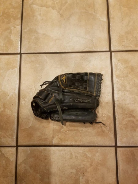 Black Used High School/College Mizuno Right Hand Throw Outfield MVP Prime Softball Glove 13"