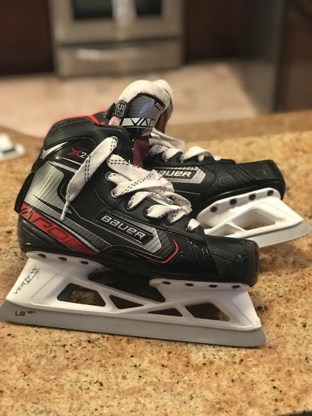 Used Junior Bauer Vapor X2.7 Hockey Goalie Skates Regular Width Size 5.5