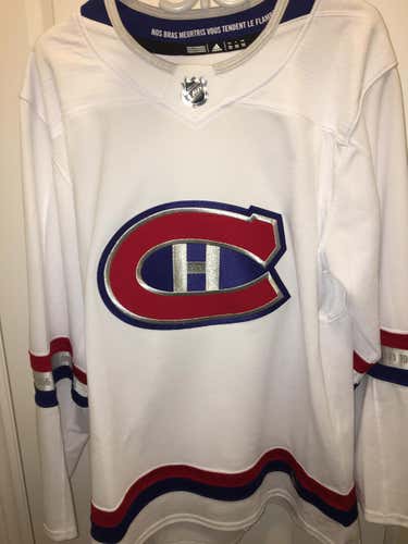 White Used Unisex Adult Size 52 Adidas Jersey