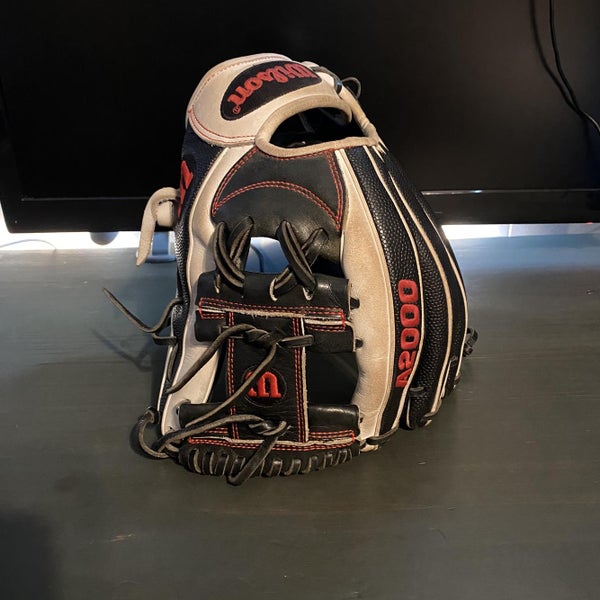 High School/College Right Hand Throw A2000 11.75" Baseball Glove