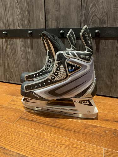 **NEW** Senior CCM U+ Pro Hockey Skates Regular Width Size 7.5D