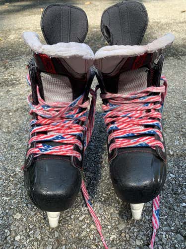 Junior Bauer Vapor X60 Regular Width  Size 4 Hockey Skates