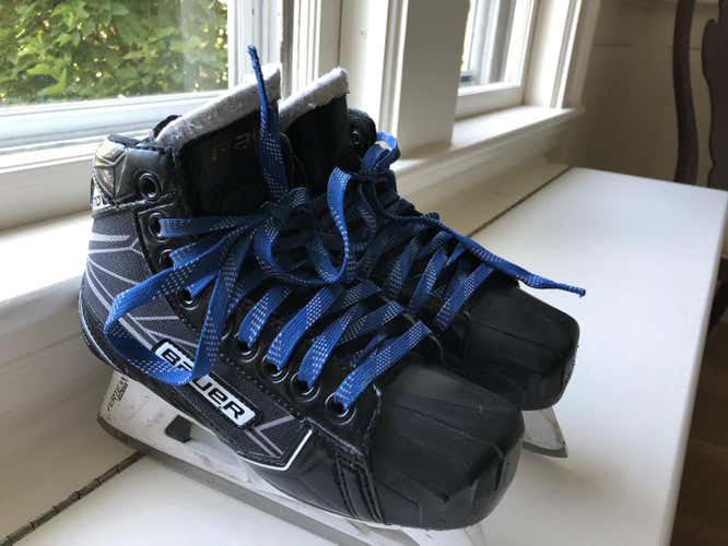 Used Junior Bauer Supreme S170 Goalie Skates Size 3.5