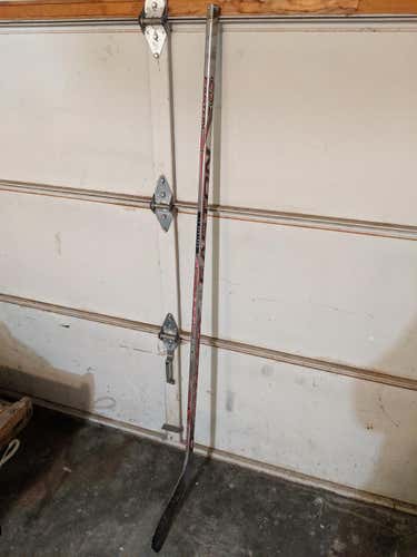 Used Senior Easton Right Handed Synergy Elite Hockey Stick Heel Pattern