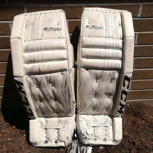 White Youth 28" CCM Extreme Flex 400  Goalie Leg Pads