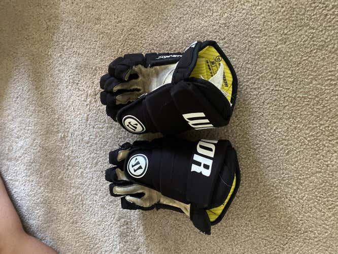 Black Used Junior Warrior Dynasty AX3 Gloves 11"