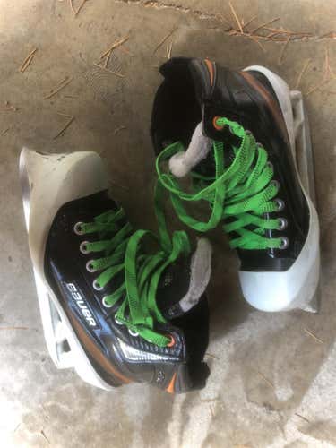 Bauer Pro Regular Width  Size 4 Hockey Goalie Skates