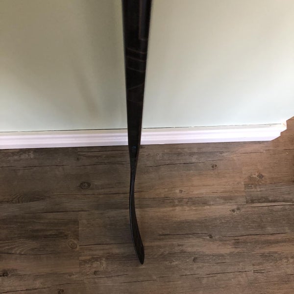 Senior Right Handed Nexus 2N Pro Mid Pattern Hockey Stick