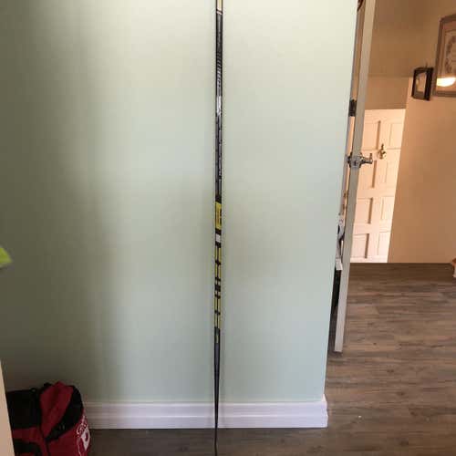 Senior Right Handed Supreme 2S Team Mid Pattern  Hockey Stick