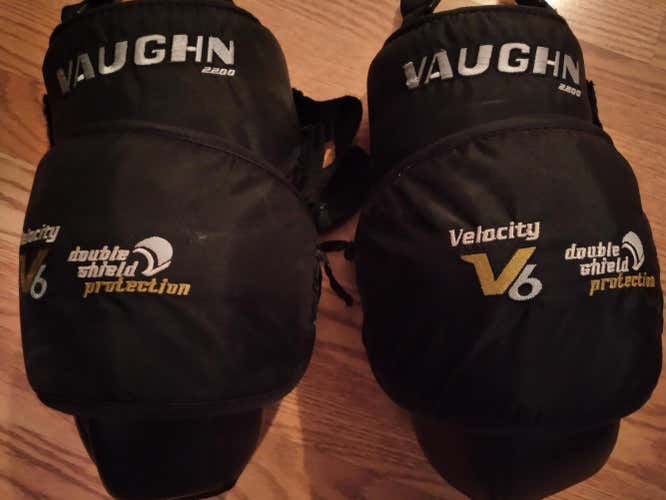 Used Vaughn knee pads V6