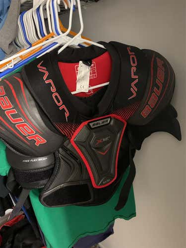 Senior Medium Bauer Pro Shoulder Pads
