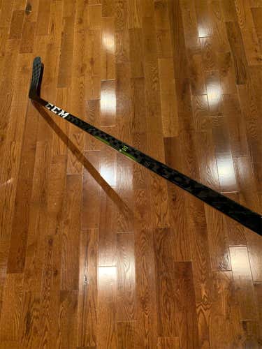**LIKE NEW** Senior CCM Right Handed 85 Flex P90 RibCor Trigger 3D PMT Hockey Stick Pro Stock