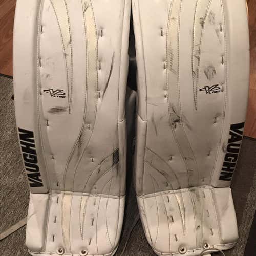 White Senior 32" Vaughn Ventus lt80  Goalie Leg Pads