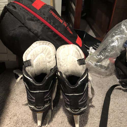 Junior Bauer Supreme S170  Size 5.5 Hockey Goalie Skates