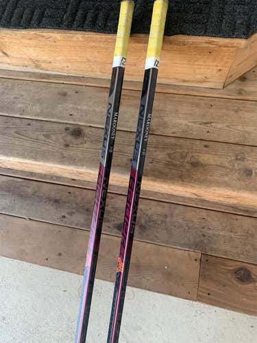 Senior Right Handed Nexus 2N Pro Toe Pattern Pro Stock Hockey Stick