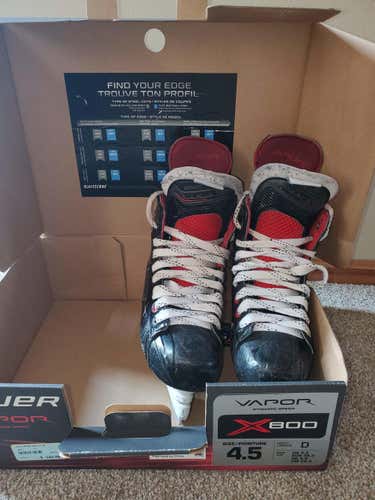 Used Junior Bauer Vapor X800 Hockey Skates Regular Width Size 4.5