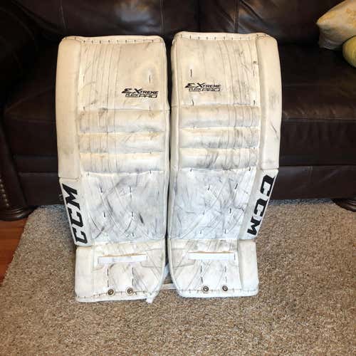 CCM Extreme Flex Pro 31 + 1 white Goalie Leg Pads