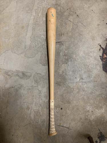 32.5"/30oz Custom Maple Victus X4 Axe Bat.