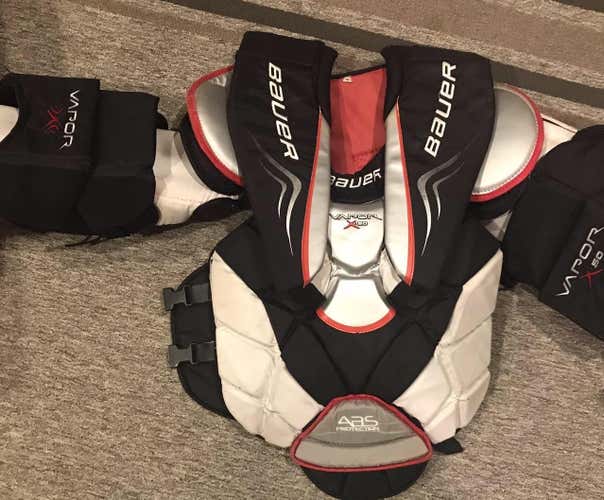 Senior Small Bauer Vapor x50 Goalie Chest Protector