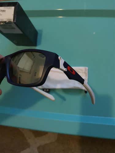 Brand New Oakley Jupiter Squared Sunglasses